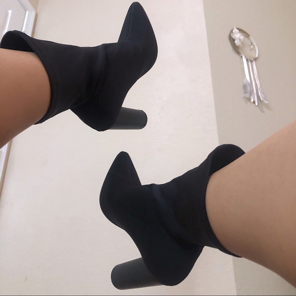 Black pointed toe boots